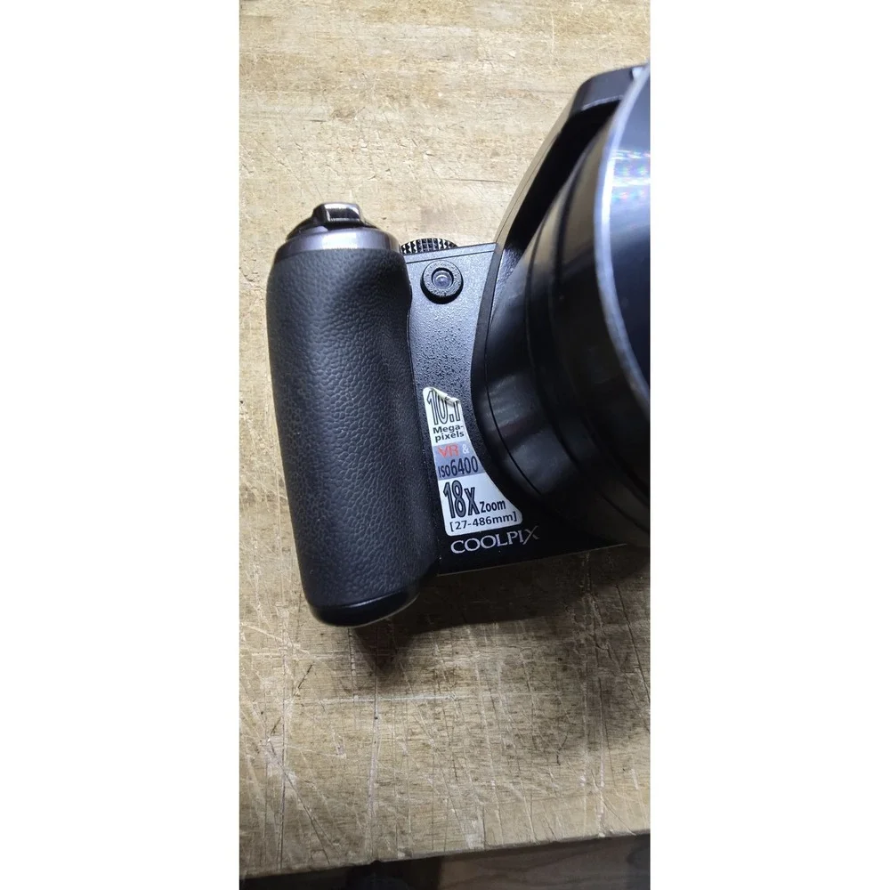 Nikon Coolpix P80 Digital Bridge Camera CCD Sensor 18x Zoom